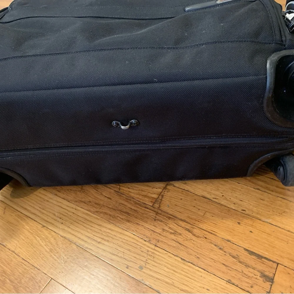 TUMI 22
